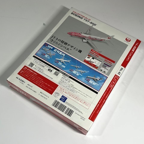 B●2798●最終売切 未開封 DeAGOSTINI ディアゴスティーニ JAL 旅客機 COLLECTION No.42 BOEING 737-800 さくらジンベエ JTA特別デザイン機_画像3