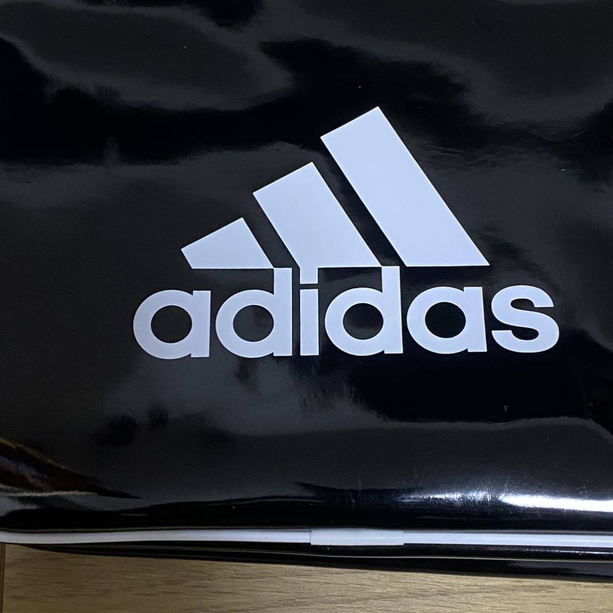 未使用 adidas アディダス エナメル ミニ ショルダー バッグ 黒 未使用 adidas アディダス エナメル ミニ ショルダー バッグ 黒
