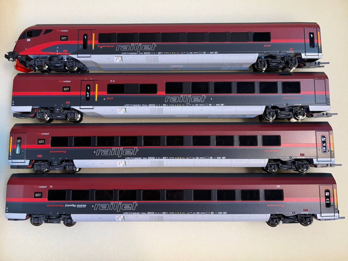 ROCO HO 74038 OeBB High Speed Train Railjet Passenger Car ROCO HO 74038 OeBB High Speed Train Railjet Passenger Car
