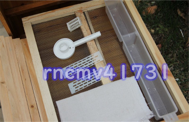 [81SHOP] popular recommendation * high quality * molasses bee Mitsuba chi breeding nest box .... breeding for nest box nest frame type nest box Japanese cedar wooden nest box molasses . coating . bee apparatus . bee supplies 