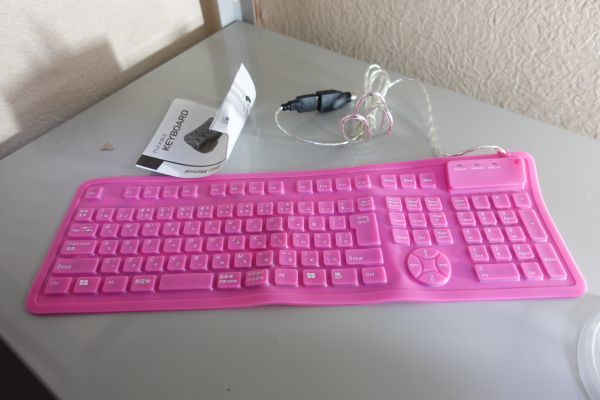 ピンクのかわいい　シリコンキーボードUSB