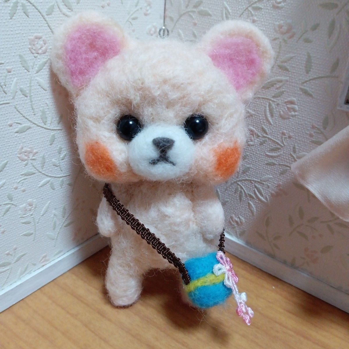 ハンドメイド 羊毛フェルト クマさん ストラップ