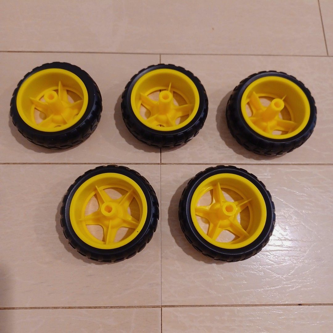 【新品、未使用】スマートカーロボットタイヤ　シャーロボットタイヤ　タイヤ　DIY