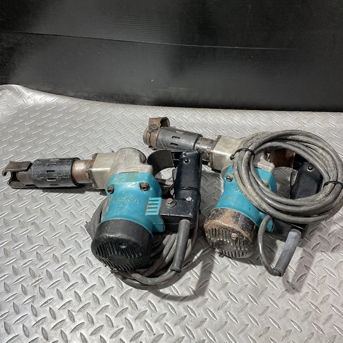 中古品】マキタ(makita) 100V 六角17mm 電動ハンマ HM0810 2台セット