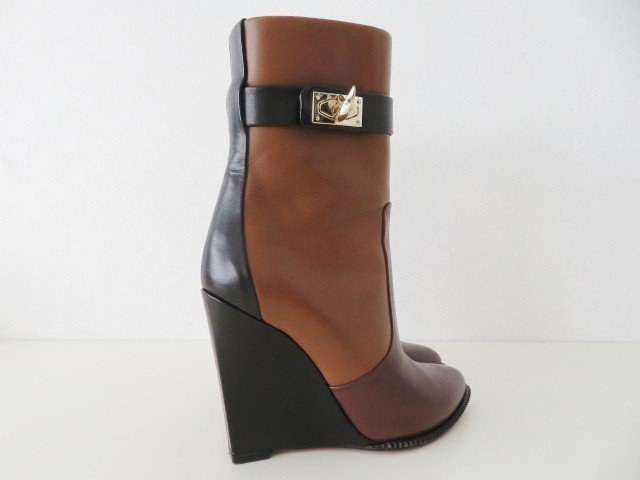 S04 GIVENCHY ジバンシー シャーク ロック ポインテッドトゥ レザー