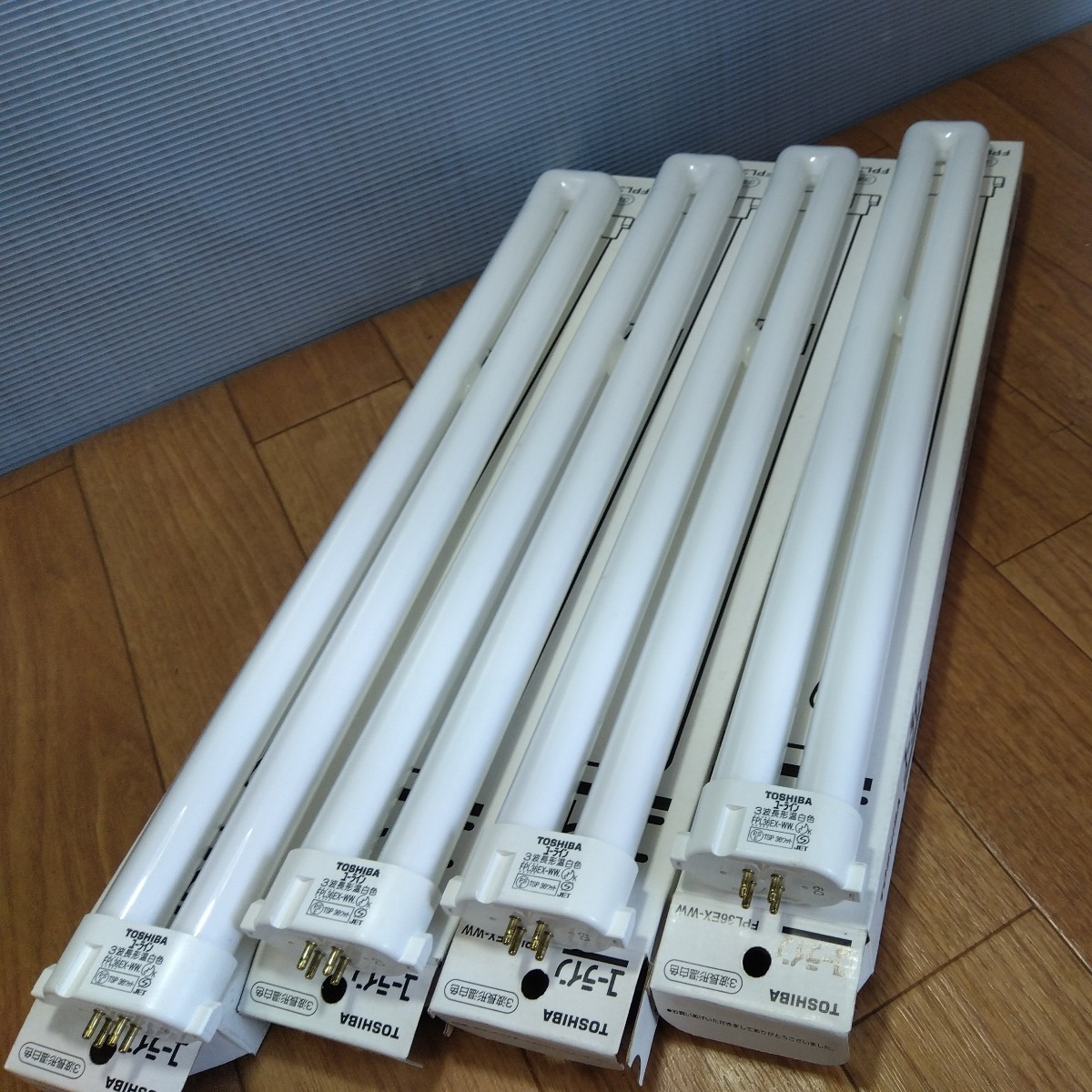 東芝ライテック　TOSHIBA　ユーライン　コンパクト形蛍光ランプ(4本)　3波長形温白色　FPL36EX-WW　36W_画像3