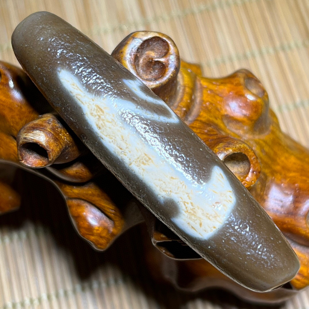 蔵友館蔵品・瑪瑙製・細密彫・纏絲牛角一線藥師天珠】根付裝身具・希少