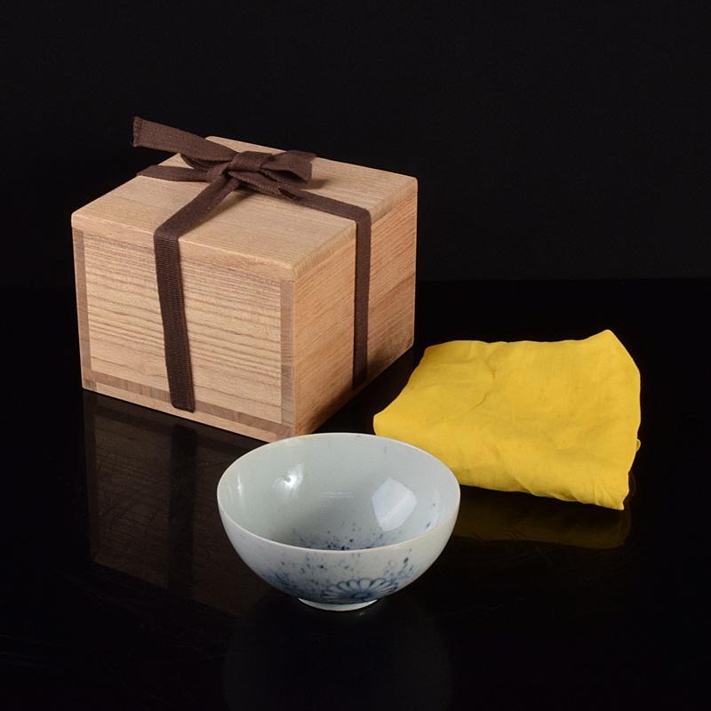 伊万里焼 古伊万里 初期伊万里吹墨染付 花文碗 時代箱 C R5004