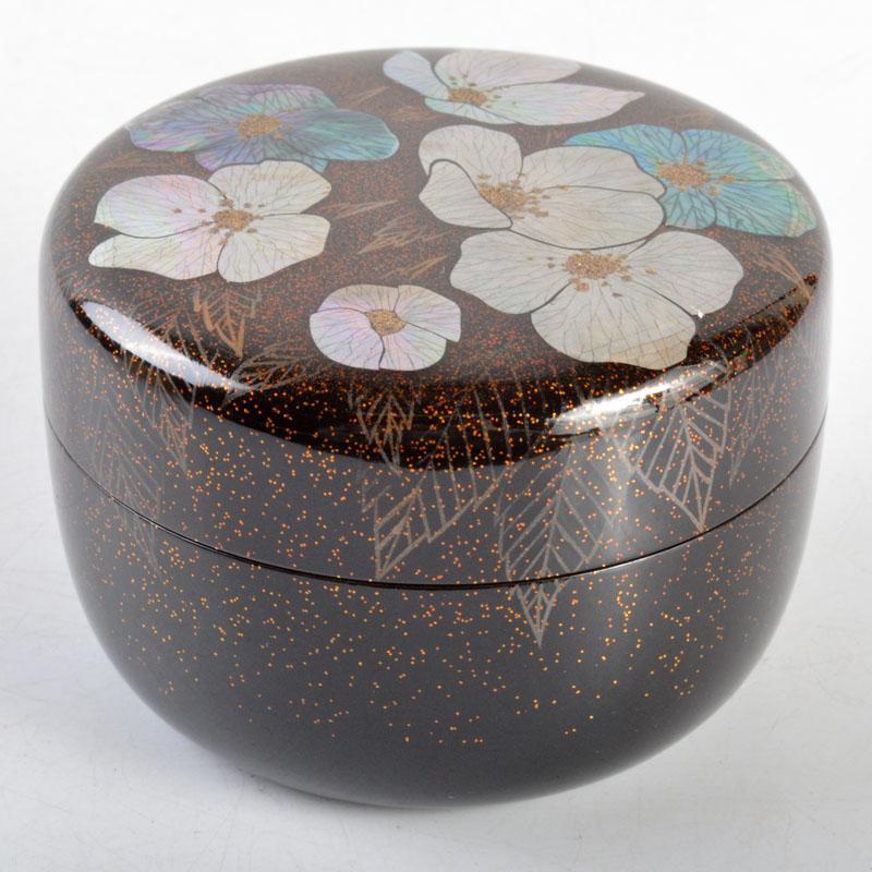 茶道具 日本工芸会 小野偕子作 割貝蒔絵平棗 「初夏」 共箱 D R4719