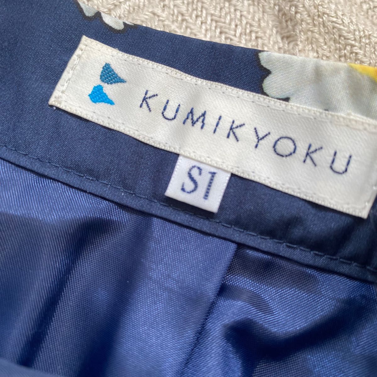 組曲 KUMIKYOKU スカート マーガレット柄 ネイビー S1