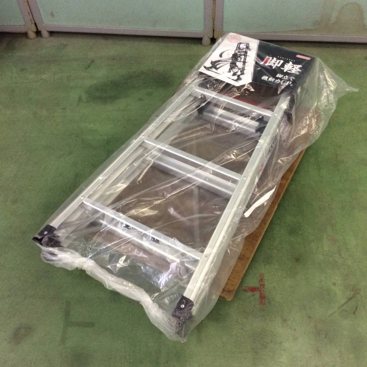 \半額SALE/ Hasegawa ◎【TH-8344】未使用保管品 長谷川工業専用脚立 RZ-12c【佐川急便・送料着払い】 4段 脚軽 脚立、踏み台 \半額SALE/ Hasegawa ◎【TH-8344】未使用保管品 長谷川工業専用脚立 RZ-12c【佐川急便・送料着払い】 4段 脚軽 脚立、踏み台
