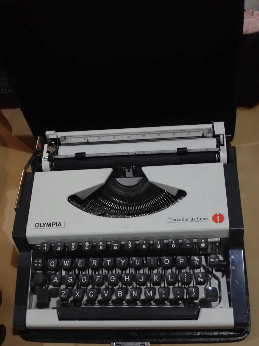 OLYMPIA オリンピア タイプライター Traveller de Luxe 動作品