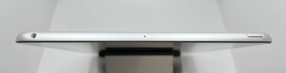 美品 送料無料 ☆Apple iPad 第6世代☆WiFiモデル 32GB シルバー 9.7
