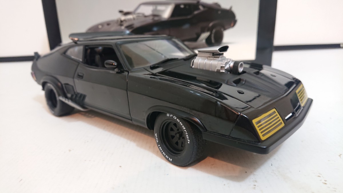 AUTOart MAD MAX 2 THE ROAD WARRIOR INTERCEPTOR 1/18 オートアート