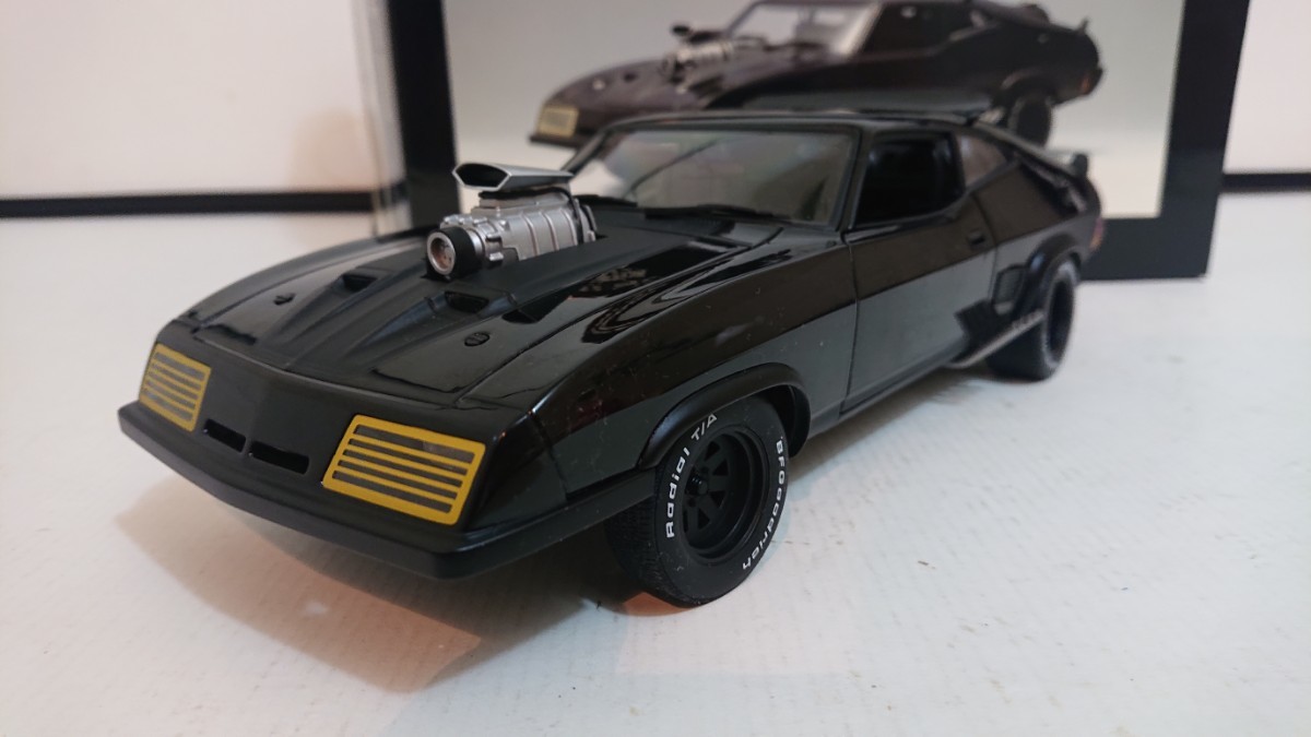 AUTOart MAD MAX 2 THE ROAD WARRIOR INTERCEPTOR 1/18 オートアート