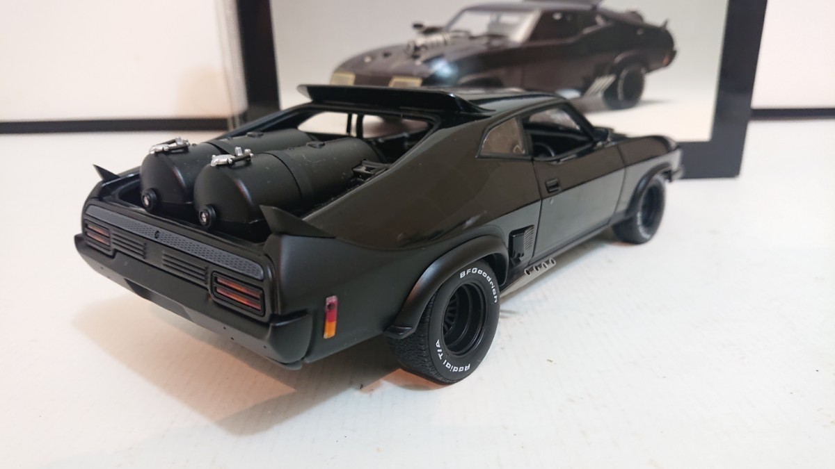 AUTOart MAD MAX 2 THE ROAD WARRIOR INTERCEPTOR 1/18 オートアート