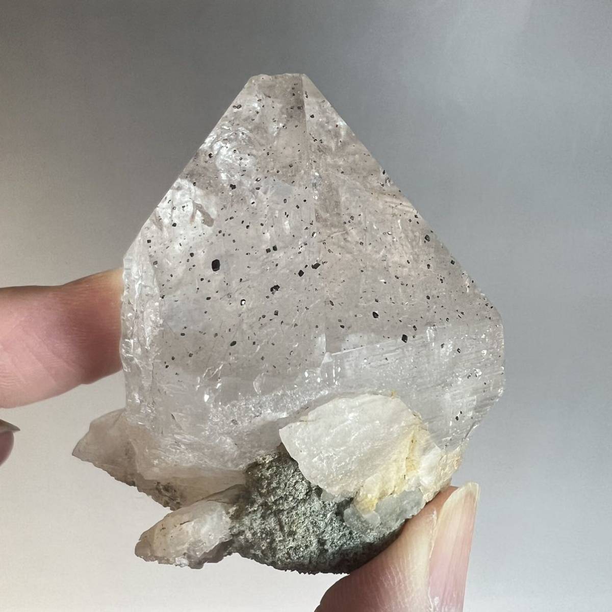 ヒマラヤ水晶 マニハール産 クローライト クリスタル ルチル&アテナース付 ゴールドルチル ブラックルチル