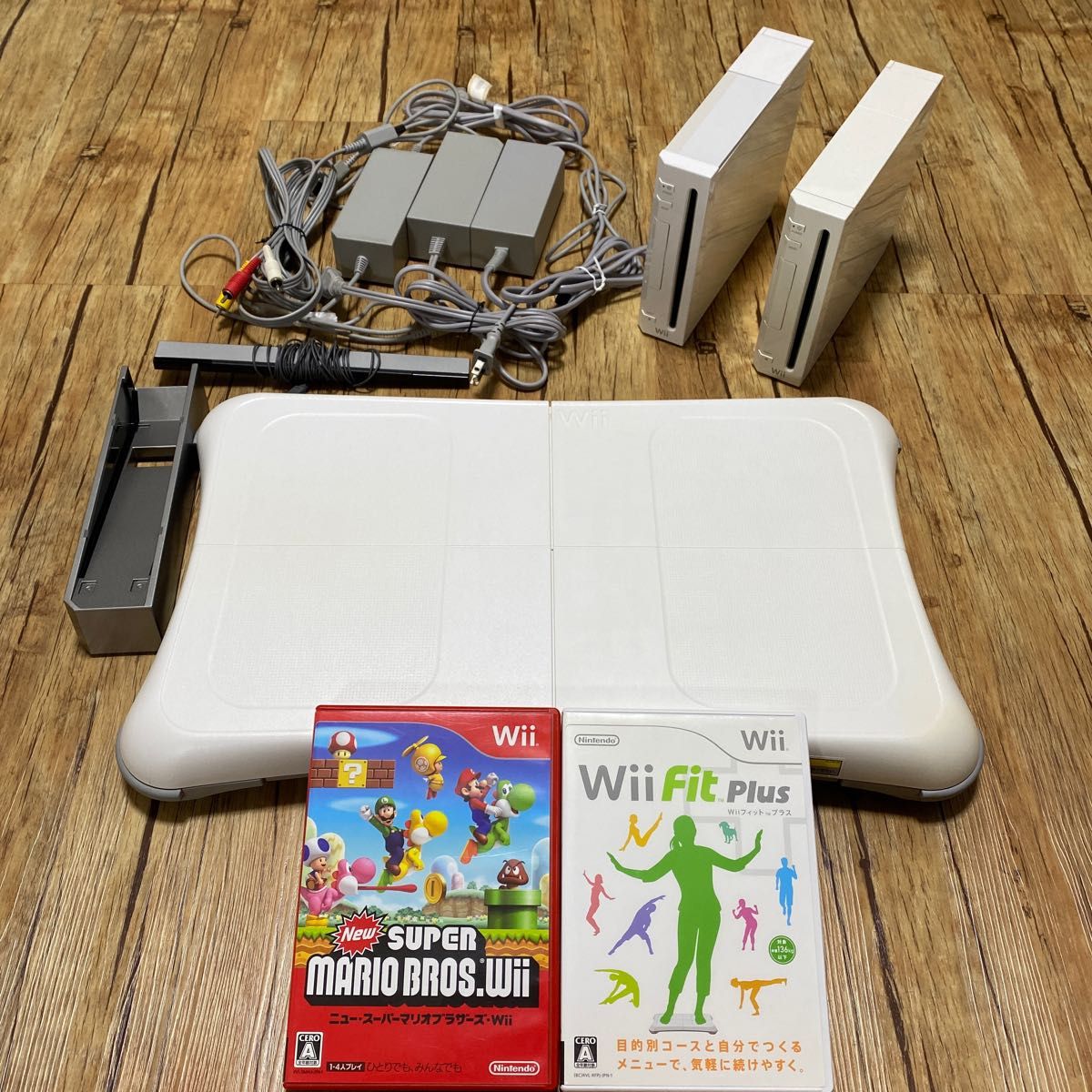 任天堂 wii白本体2台 Wii fit Plus フィット スーパーマリオ 任天堂 wii白本体2台 Wii fit Plus フィット スーパーマリオ