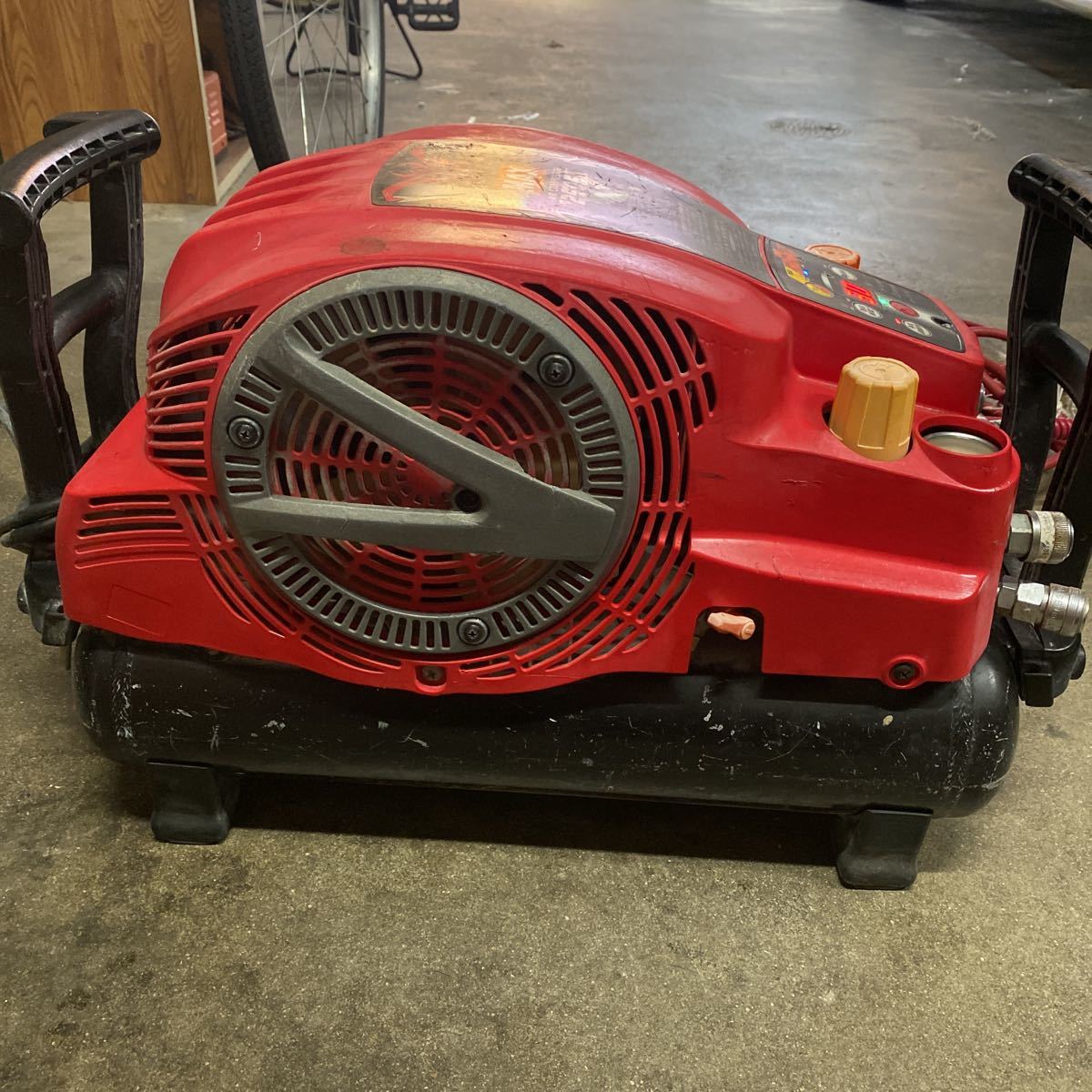 マックス エアコンプレッサー 1250EⅡ | archcentrum.sk