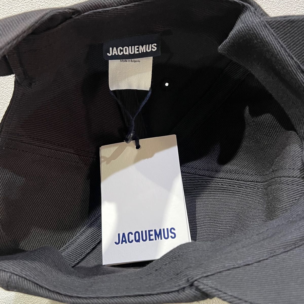 JACQUEMUS ベースボールキャップ (ブラック) | beltone.sg