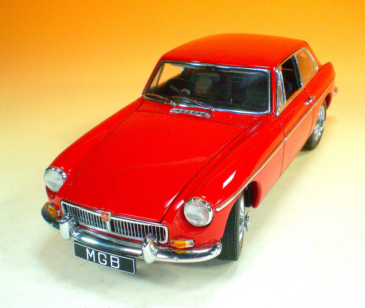 メーカー直売 オートアート 1 18 ミニカー MGB GT COUPE MK II 元箱