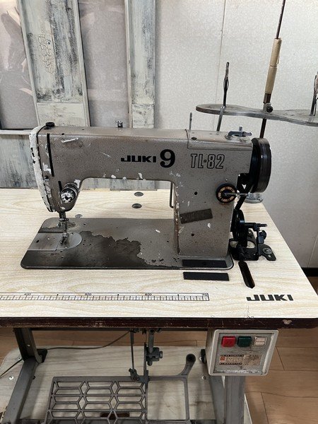 Ψ【 JUKI / ジューキ 工業用ミシン 横振り刺繍ミシン TL-82 専用台付