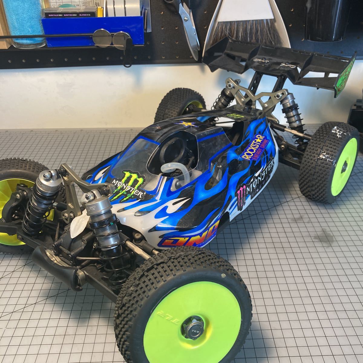 1/8? エンジンバギー インファーノ ? 4WD京商 タミヤ レーシングバギー