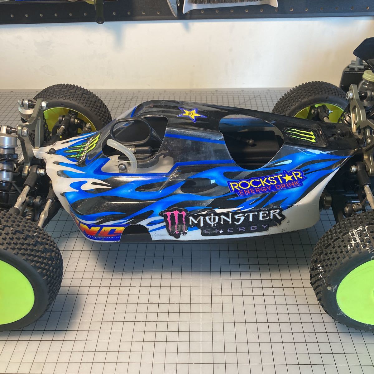 1/8? エンジンバギー インファーノ ? 4WD京商 タミヤ レーシング 1/8? エンジンバギー インファーノ ? 4WD京商 タミヤ レーシング