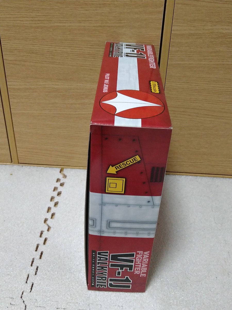 VF-1J バルキリー ミリア機 超時空要塞 マクロス 1/55 復刻版 バンダイ