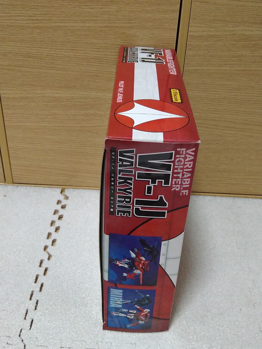 VF-1J バルキリー ミリア機 超時空要塞 マクロス 1/55 復刻版 バンダイ