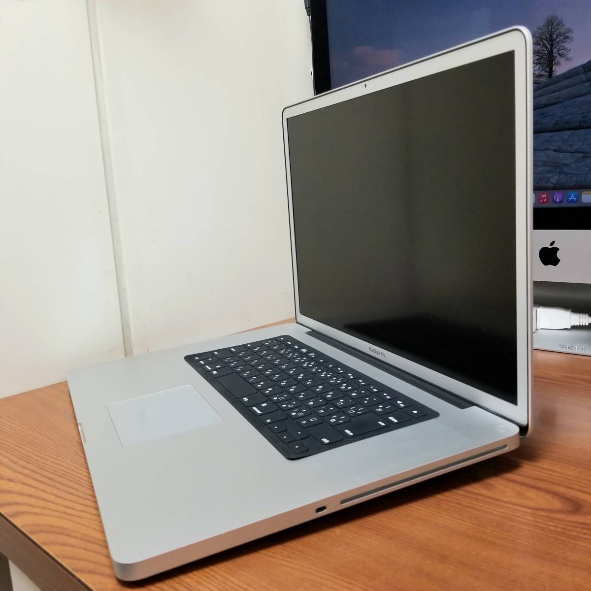 超美品 Macbook Pro 17インチ Core i7/8GB/SSD256GB(新品) カスタム 