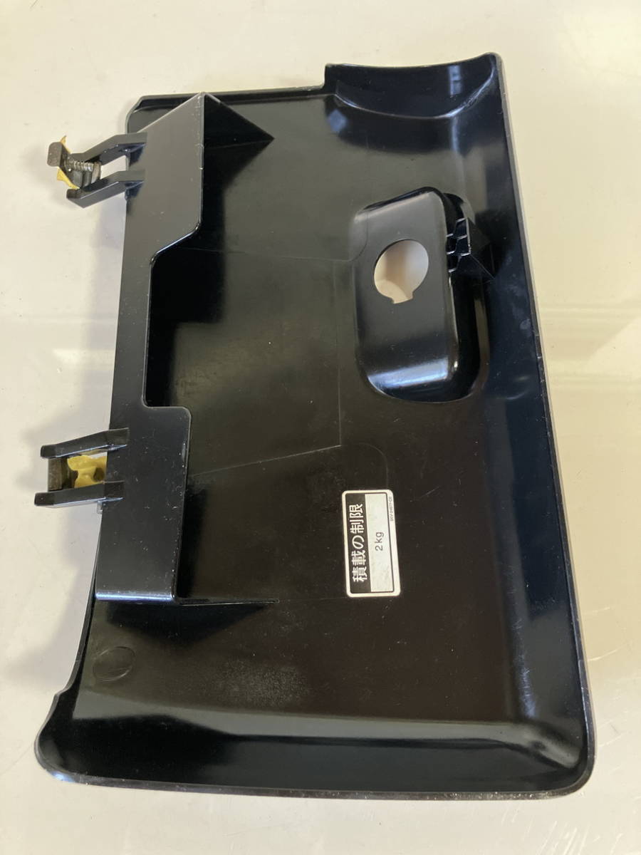 SG03J/左 グローブボックス カバー 即決 送料無料 マジェスティ SG03J/左 グローブボックス カバー 即決 送料無料 マジェスティ