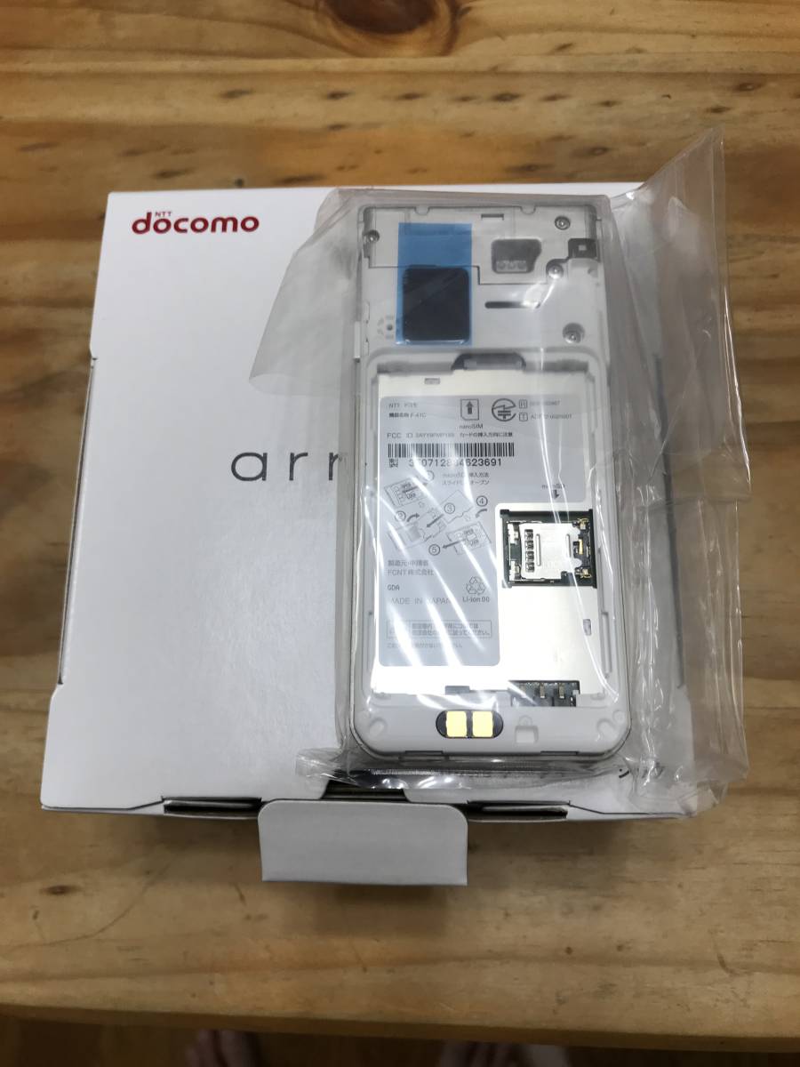 新品未使用 ドコモ docomo arrows ケータイ ベーシック F-41C 　ゴールド SIM ロック解除済み　利用制限〇