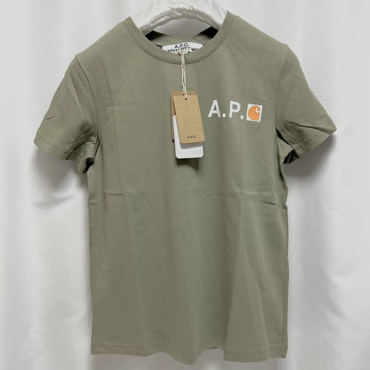 M 新品 A.P.C. × カーハート コラボ 限定 ロゴ Tシャツ カーキ アーペーセー APC × CARHARTT WIP コラボT fire T Shirt ファイア TEE