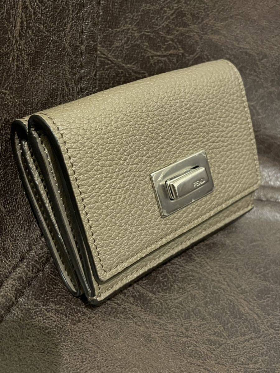 FENDI Peekaboo Selleria Micro 三つ折り財布 | inmano.com.br