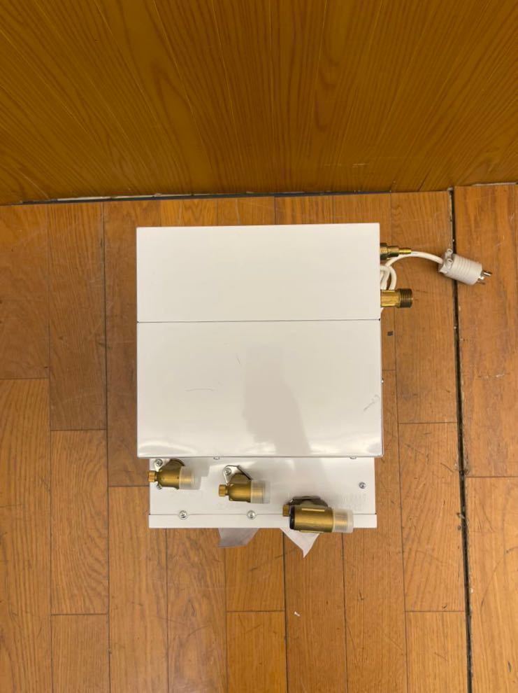 ☆新品未使用品☆TOTO 小型電気温水器☆REKB12A22☆2018年製☆貯湯量