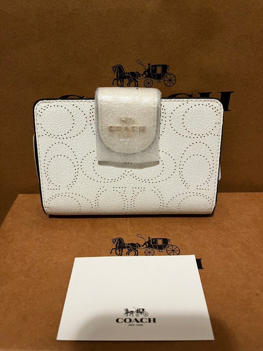 コーチ 二つ折り財布 COACH チョーク C4768 ウォレット|PayPayフリマ