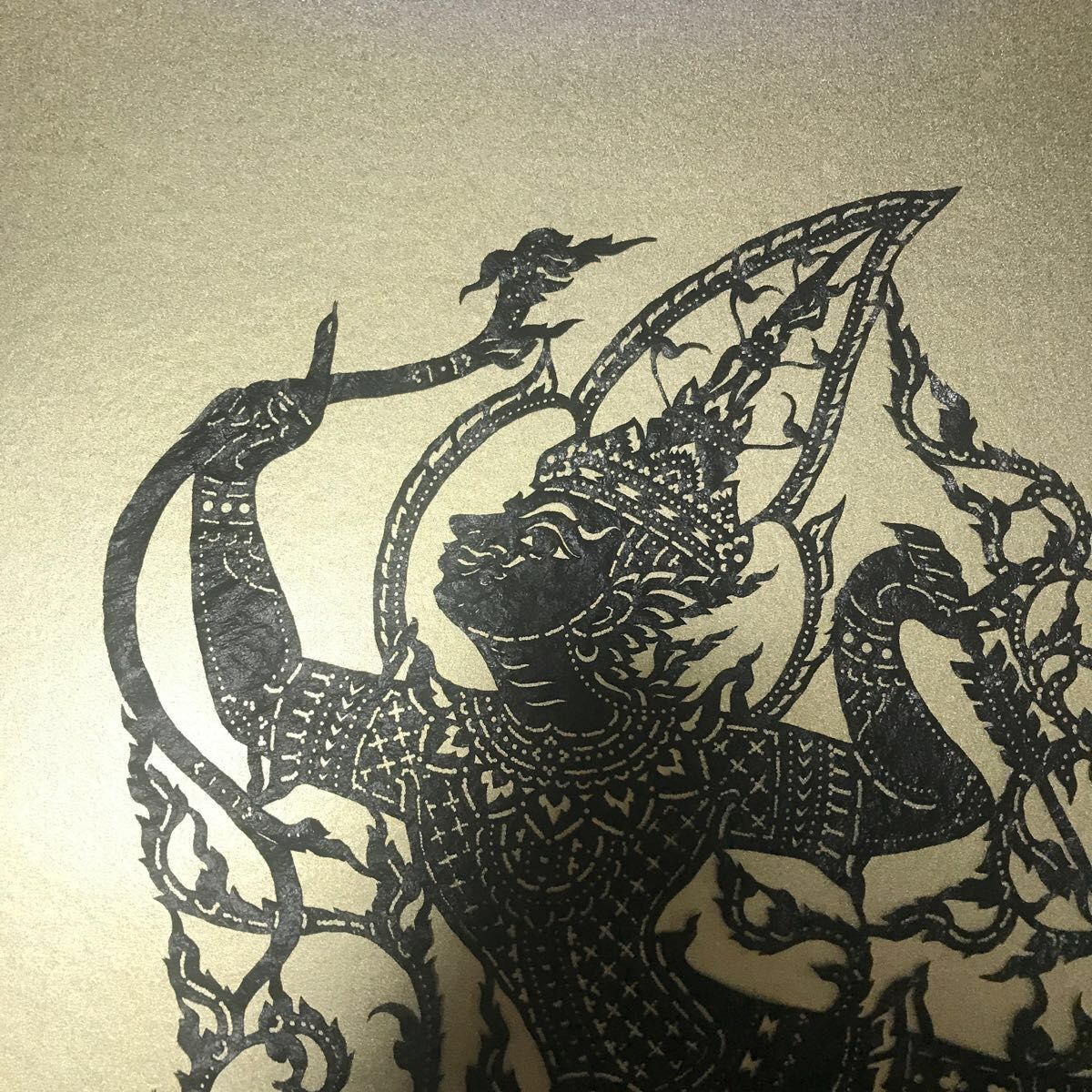 タイ古典舞踊を水牛(？)の皮で作った切り絵　額縁付き