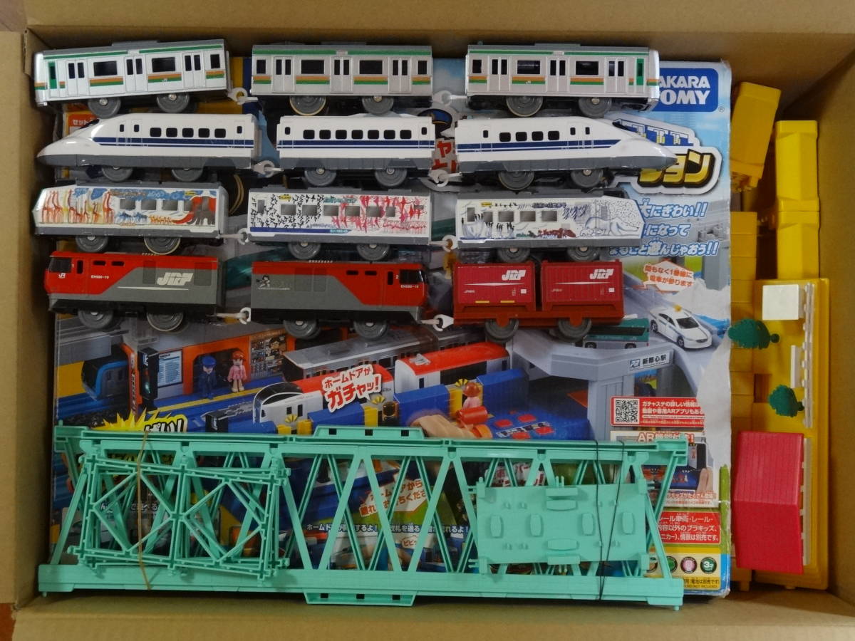 プラレールレイアウトセット ガチャッとアクションステーション 700系 E231系 旭山動物園号 EH500金太郎 大鉄橋他大量 中古実動品現状渡し