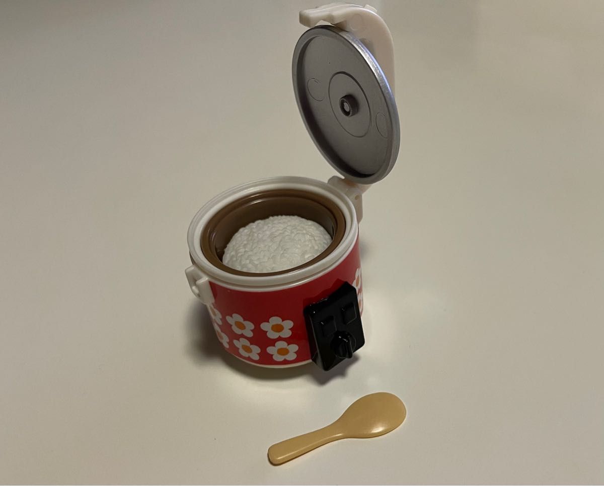 レトロ炊飯器マスコット　マーガレット　白米　カプセルトイ　ガチャガチャ