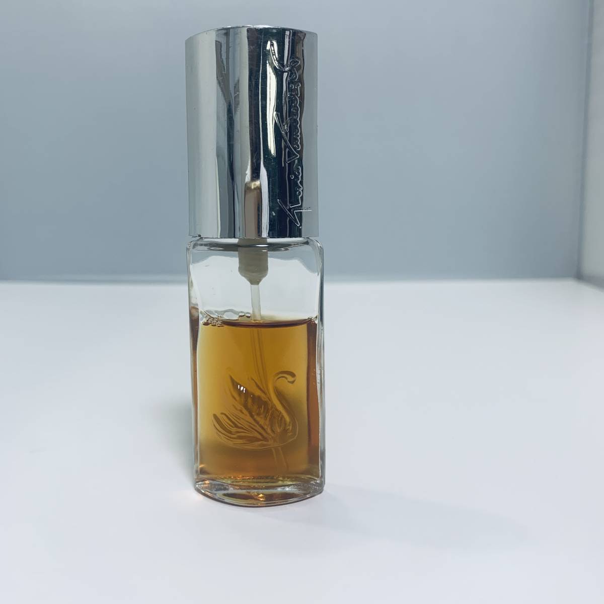 K0384 グロリア ヴァンダービルト オードトワレ 15ml 残量約70％_画像1