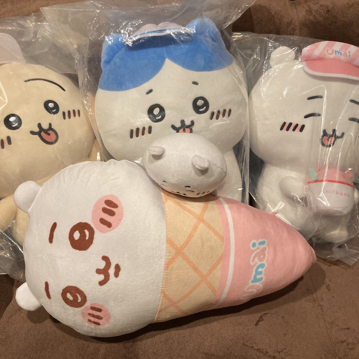 アイス屋さん姿のちいかわ・ハチワレ・うさぎのぬいぐるみが可愛 アイス屋さん姿のちいかわ・ハチワレ・うさぎのぬいぐるみが可愛