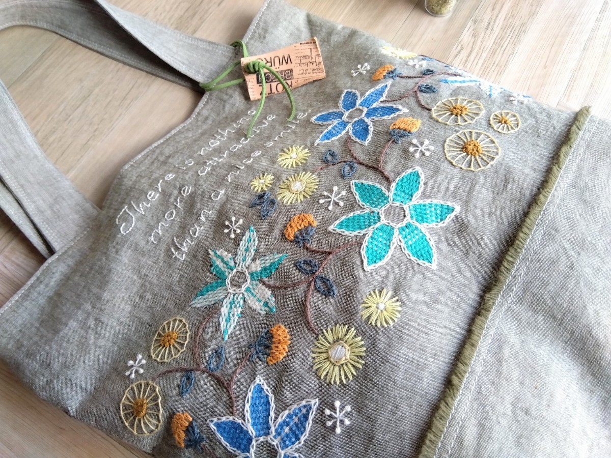 ＊花の手刺繍＊モスグリーン-ダンガリー＊本革チャーム＊ハンドメイドバッグ＊_画像4