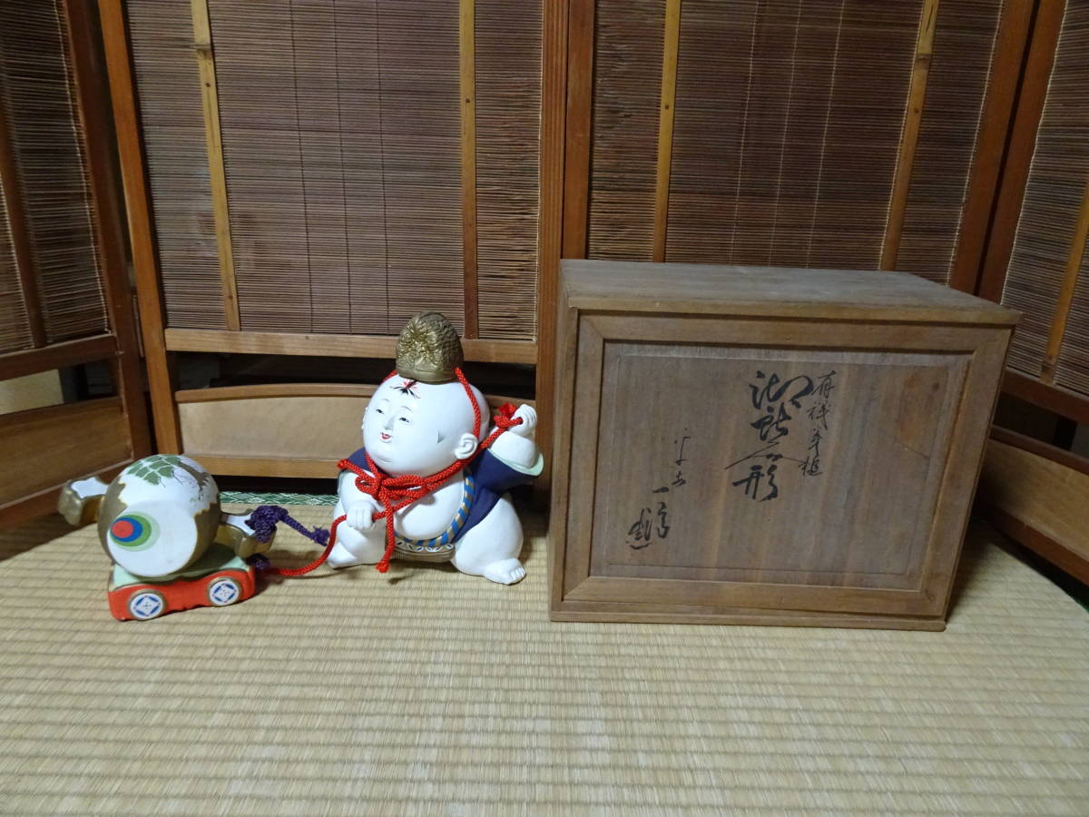 昭和レトロ/打ち出の小槌を引っ張る大きな古い御所人形 共箱入り 昭和レトロ/打ち出の小槌を引っ張る大きな古い御所人形 共箱入り