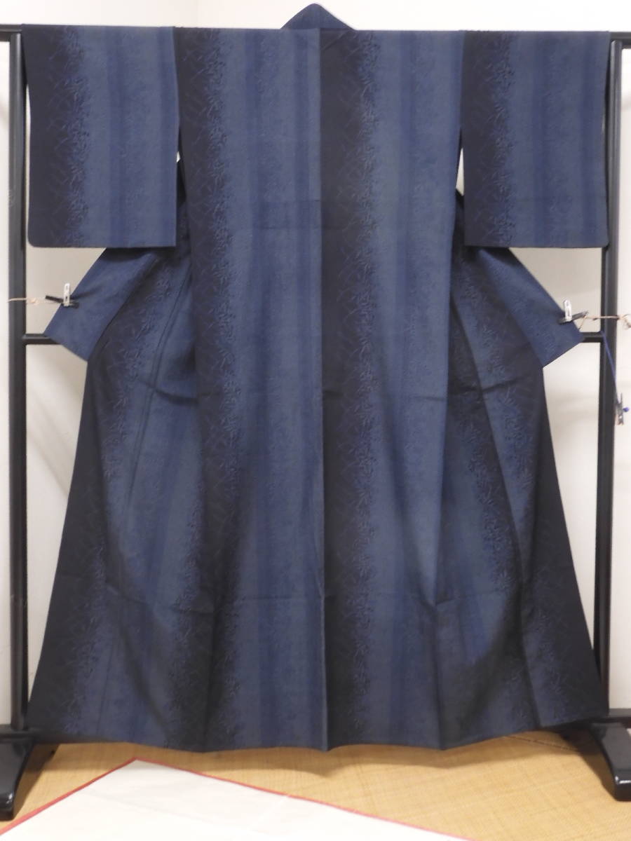＜銀の斧＞正絹・塩澤紬単衣着物・百二十亀甲・さらりとした感触・ぼかし織り・現代サイズ