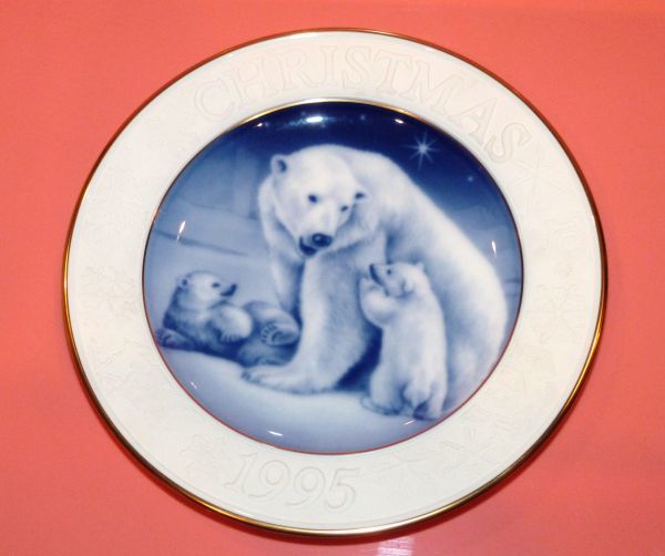 OKURA(大倉陶園) 1995年クリスマスプレート　POLAR BEAR FAMILY　20.2cm　839773AA1285-229_画像1