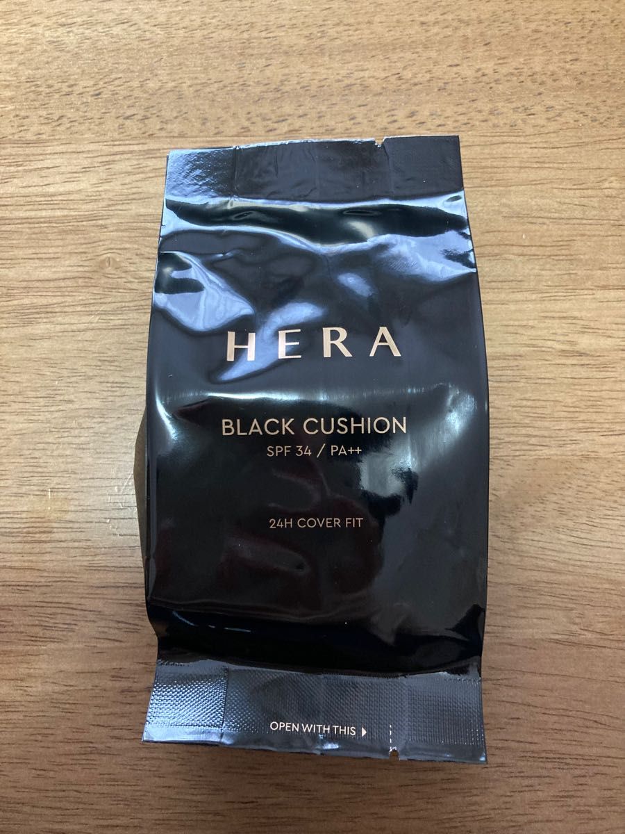 HERA ブラッククッションファンデ 21N1 本体➕レフィル2個付 新品❗ 新品】HERA ブラック クッションファンデーション 21N1 レフィル