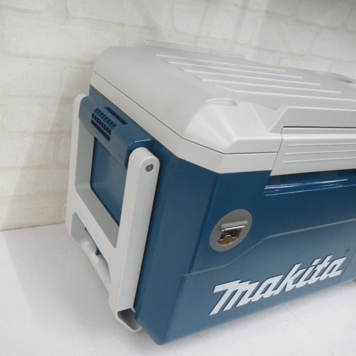 マキタ 20L 充電式保冷温庫 CW001G 青 (充電器・バッテリ別売) 極美品