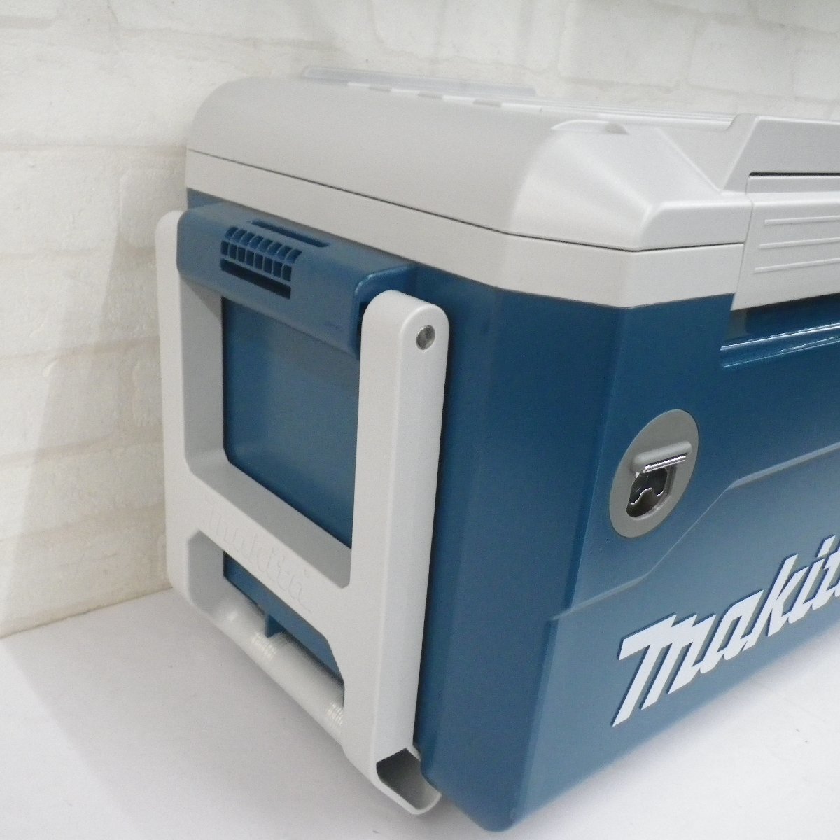 マキタ 20L 充電式保冷温庫 CW001G 青 (充電器・バッテリ別売) 極美品
