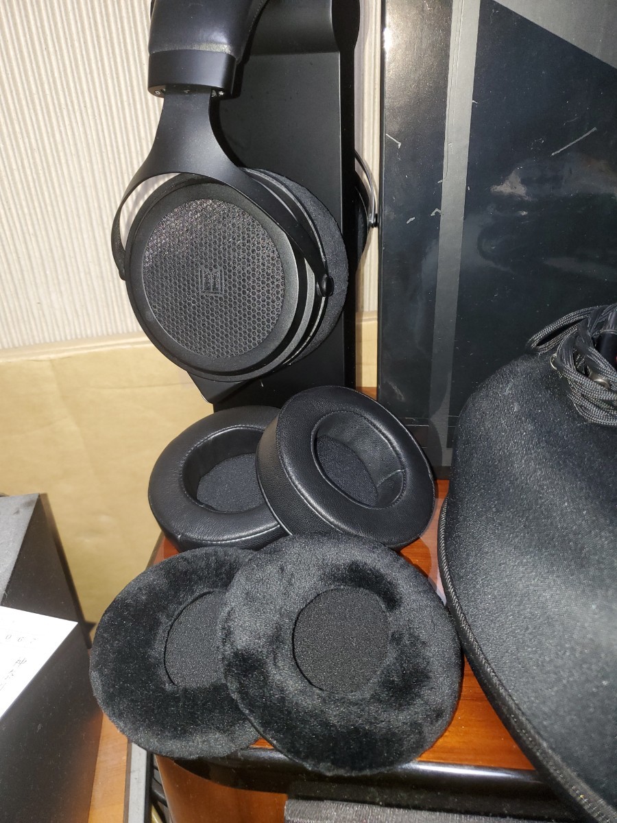 Monolith M1570 平面駆動ヘッドホン バランスケーブル2種付き Monolith M1570 平面駆動ヘッドホン バランスケーブル2種付き